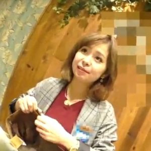 《盗撮動画》美人店員のパンチラ撮影のために着替えまで強要する鬼畜撮り師さんｗｗｗｗ
