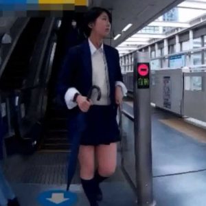 《盗撮動画》ストーカーに目をつけられた可愛いJKちゃん、数日に渡ってパンチラ盗撮されてしまう被害