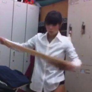 《盗撮動画》衝撃の車内女子更衣室盗撮。日焼け跡がエロいスーツOLちゃんの着替えの一部始終