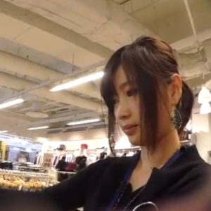 《盗撮動画》レジェンド撮り師のショップ店員パンチラ、全てにおいてレベルが違うｗｗｗ