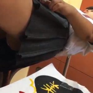 《盗撮動画》文化祭専門撮り師「下半身がむちむちすぎてハミパンしてるJKがいたから逆さ撮りしたったｗ」