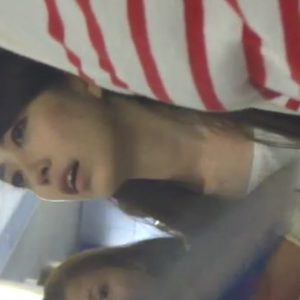 《盗撮動画》おまつり会場に遊びに来ていたカップルの可愛い彼女の純白サテンパンティ