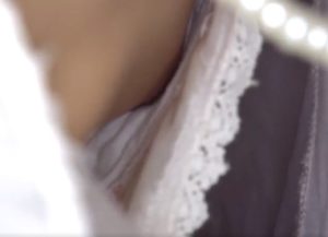 《盗撮動画》乳首GET成功！結婚式会場で参加者女性の胸チラ盗撮にいそしむ変態の功績ｗｗｗ