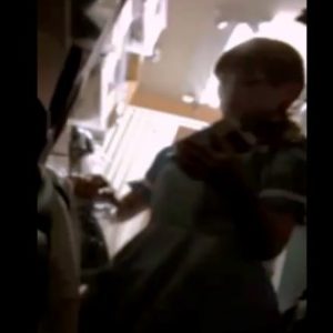 《盗撮動画》人気No.1の激カワメイドカフェ店員ちゃん、バックヤードで着替えを盗撮される