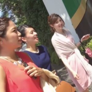 《盗撮動画》結婚式会場に向かう途中でパンチラ盗撮被害に遭ううら若き素人娘たち...ｗ