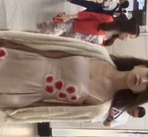 《盗撮動画》妖艶な色気を放つ美人ラウンジ嬢さん、出勤前にスケベなパンティを盗撮される被害