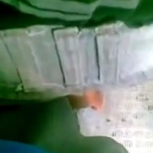 ガチ痴漢映像につき閲覧注意。電車でバキバキに勃起したチ●ポを押し付けられる素人ギャル