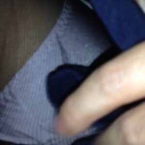 《盗撮動画》バレたら即逮捕！超リスキーな素人ギャルのスカートめくりパンチラを敢行する危険人物