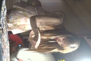 《盗撮動画》美人ギャルのパンチラ大漁！夜の露天で逆さ撮りに励む危険人物のコレクション動画