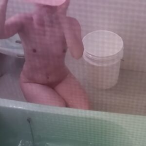 《盗撮動画》黒髪清楚な美人妻がの風呂場に入室～湯船に浸かるまでを収録した貴重な映像がこちら