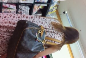 《盗撮動画》ガチ注意！本来表に出てはいけない素人ギャルのパンチラ盗撮動画が流出してしまう事態に・・・