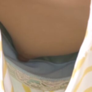 《盗撮動画》会社で人気の美人な同僚OLの乳首撮影に成功してまった。後悔はしていない