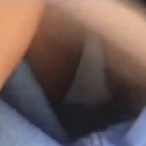 《盗撮動画》夏休み期間中のJC中●生ちゃん、公園で勉強中のところ純白パンツを撮られまくる