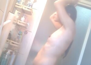 《盗撮動画》自宅の浴室に隠しカメラ！毎日全裸を隠し撮りされている薄顔美人なお姉さんがこちら