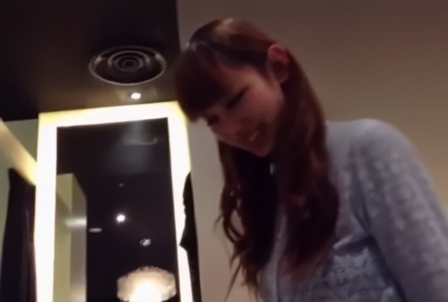 《盗撮動画》激カワ店員ちゃん達が次々にパンチラを盗み撮らえるこの動画が色んな意味で気持ち良すぎる件