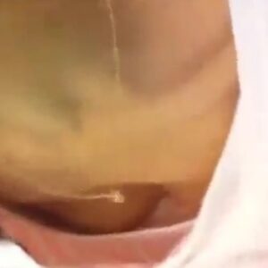 《盗撮動画》秘密裏に公開された美人ショップ店員胸チラ、このサイトに流出して話題になる