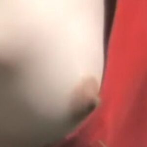《盗撮動画》乳首見えてますよ？衣装がずり下がって乳首モロ見えギャルのお宝ハプニングに遭遇ｗ