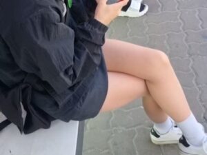 《盗撮動画》俺変態「JKの生足最高ｗ」→スマホカメラで隠し撮りしまくった結果がこちら・・・