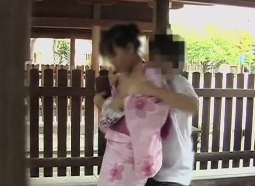 《盗撮動画》痴漢師「浴衣ギャルの服の中身は本当にノーブラなのかを確かめてみた」→動画がこちら・・・