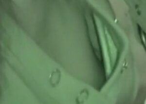 《盗撮動画》伝説の盗撮動画サイトから独自入手！若ママ＆ギャルの胸チラ盗み撮り成功動画！ガチものです...