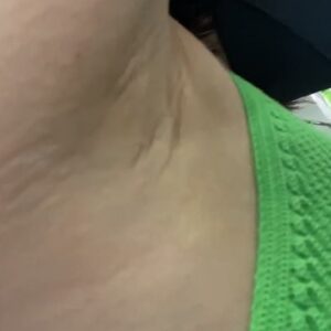 《盗撮動画》マニア歓喜の美女腋大接写映像！世の中色んなフェチがいるもんだな・・・