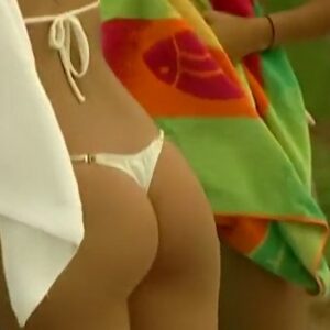 《盗撮動画》おっぱいマニア必見のトップレスビーチ隠し撮り動画！乳揺らしまくりの美女って一体何考えてんだよ