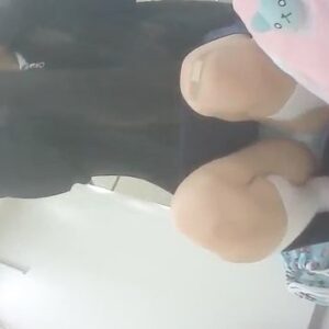 《盗撮動画》俺カメコ、うっかり出来心で美少女コスプレイヤーのパンチラ盗撮に手を出してしまう...