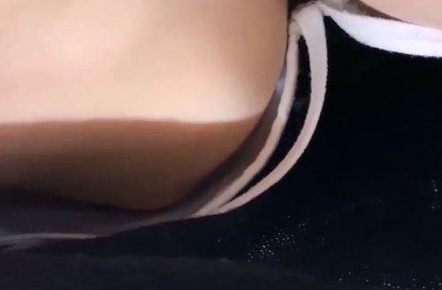 《盗撮動画》超絶美少女が乳首&透け陰毛GETされる盗撮の瞬間！これは完全にAUTOだろ...