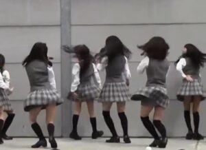 《盗撮動画》強風の日のみアイドルライブに撮影に行くカメコ俺のお宝動画コレクションを公開する
