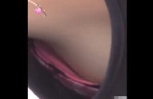 《盗撮動画》貧乳ギャルさん、胸チラ盗撮された時の乳首見え率の高さが異常だと話題に