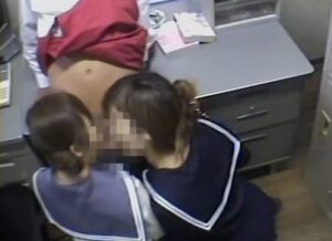 《盗撮動画》犯罪厳禁！万引きで捕まるような女子生徒にはナニしてもいいの法則がまた発動してしまう