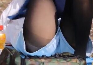 《盗撮動画》この時期お花見会場に足を運ぶと泥酔した素人女子たちのパンチラ見放題だという事実