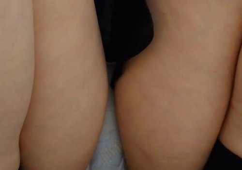 《盗撮動画》撮り師俺、ついに可愛い制服娘のしゃがみパンチラをドアップ撮影に成功した悦びで震える